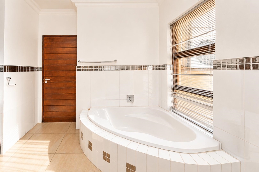 5 Bedroom Property for Sale in Pecanwood Estate North West